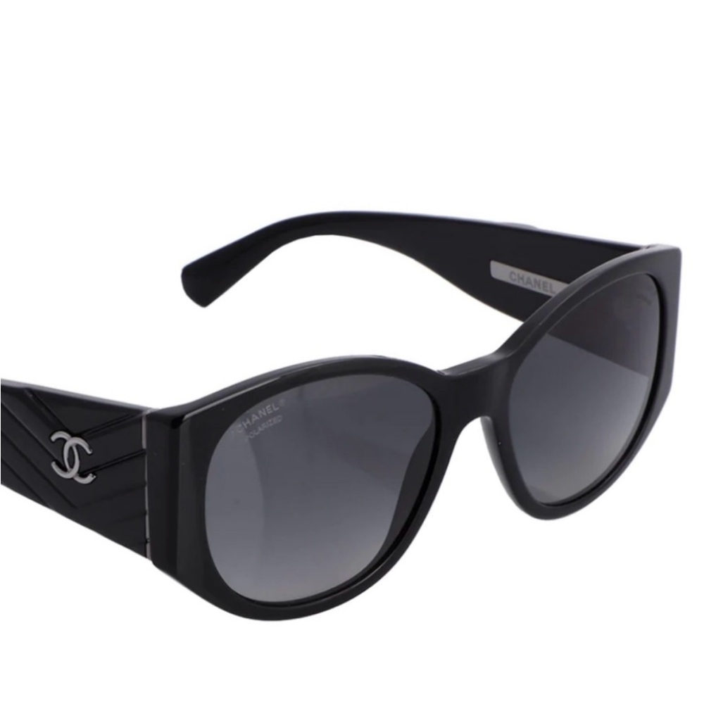 CHANEL Black Sunglasses - Picture 5 of 7